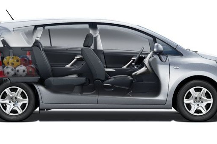 TOYOTA COROLA VERSO 2.2
