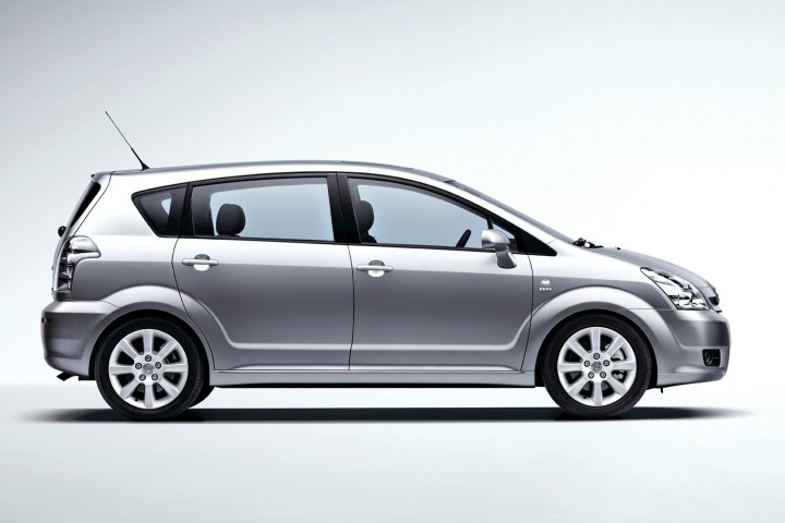 TOYOTA COROLA VERSO 2.2