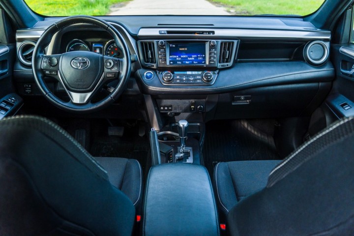 TOYOTA RAW 4 hybrid 2.5