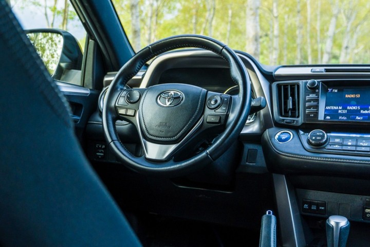TOYOTA RAW 4 hybrid 2.5